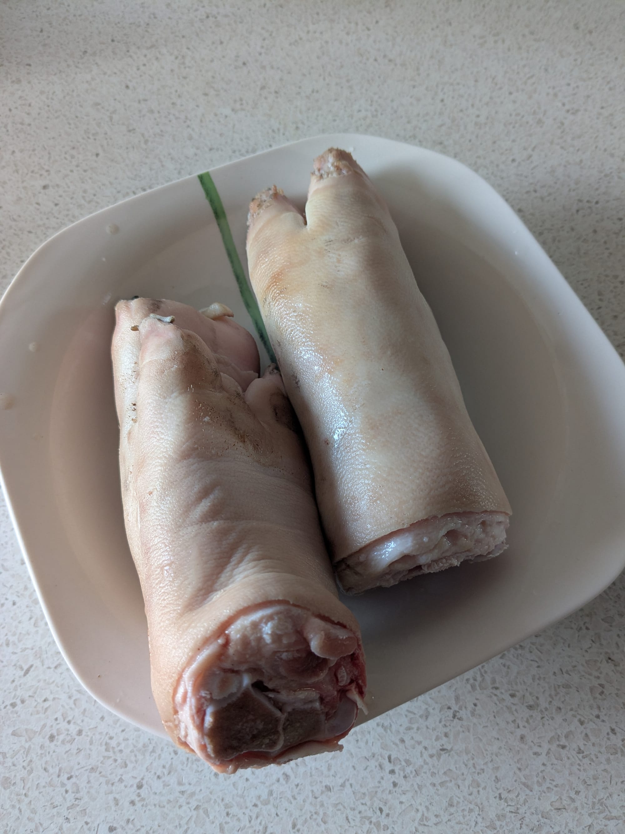 Koupené vepřové nožky